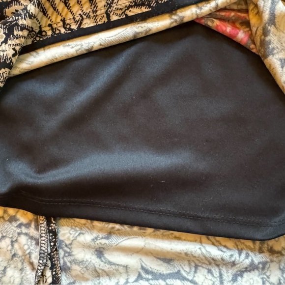 Maggy London Red & Black Printed Long Sleeve Sheath Dress - Size 16 - Picture 11 of 14